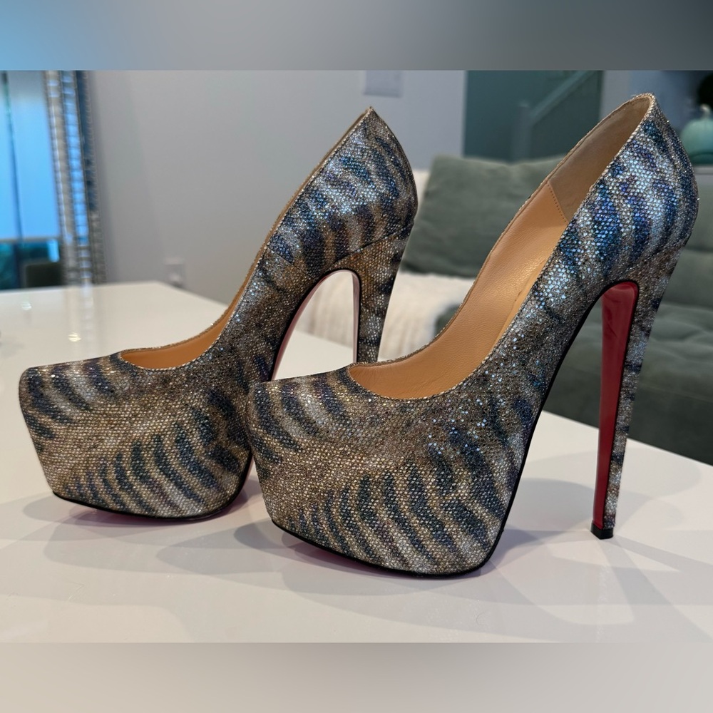 Christian Louboutin Daffodil gold glitter sirene platform pump Size 37.5